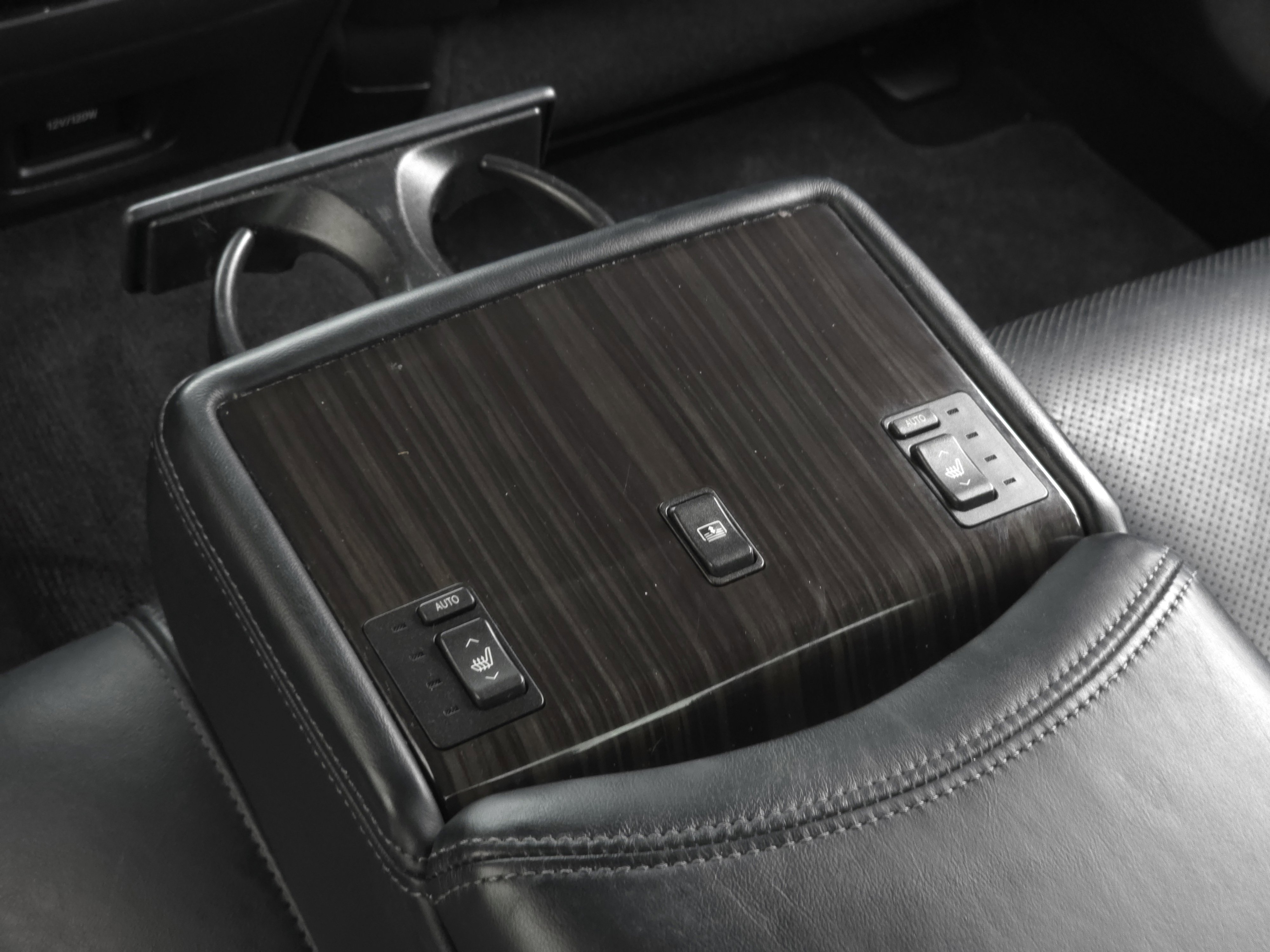 Used 2013 Lexus LS 460 AWD image 31