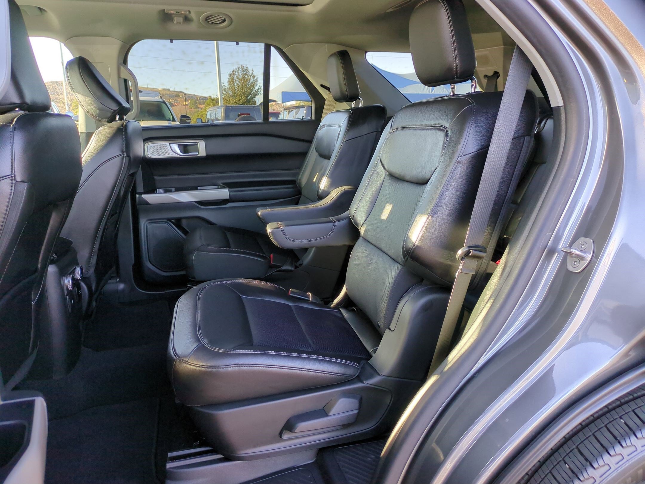 Used 2023 Ford Explorer Limited w/ Limited Technology Package image 28