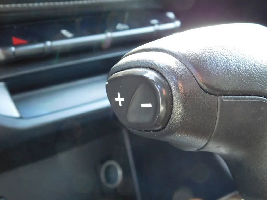 Used 2015 GMC Canyon SLE w/ SLE Convenience Package image 21