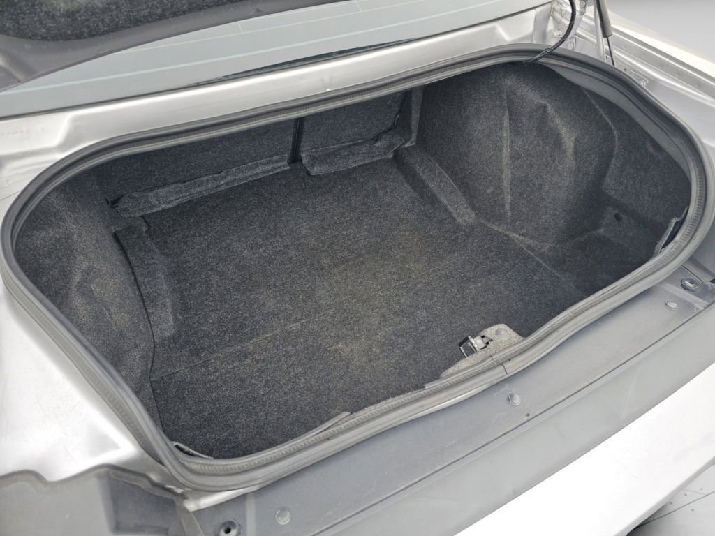 Used 2014 Dodge Challenger SXT image 25