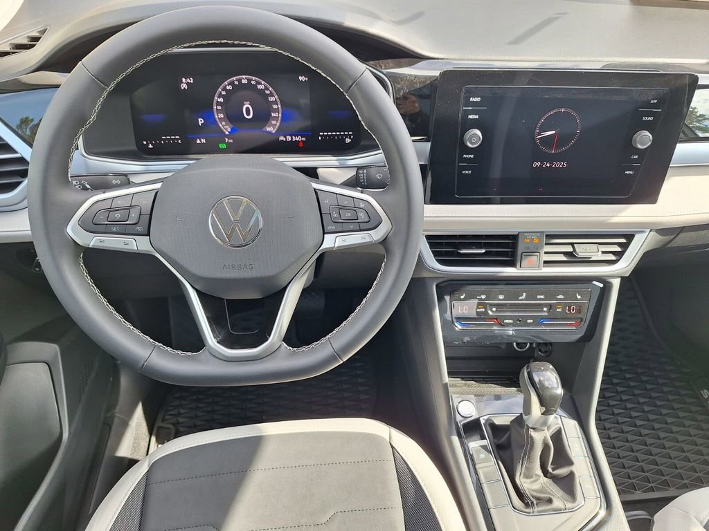 New 2025 Volkswagen Taos SE image 20