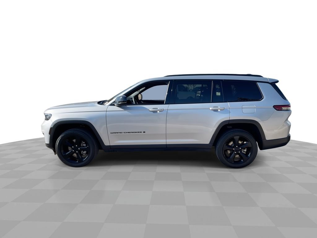 Used 2023 Jeep Grand Cherokee L Laredo image 5