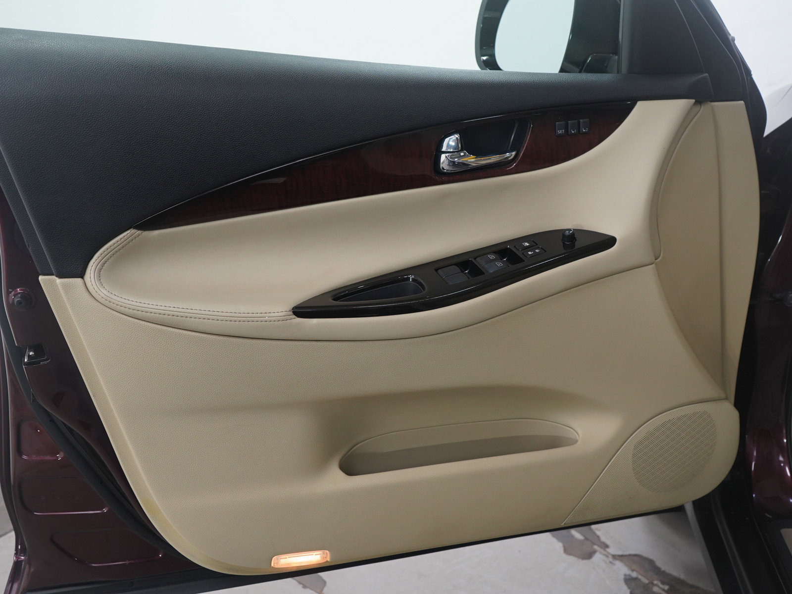 Used 2017 INFINITI QX50 AWD w/ Premium Plus Package image 19