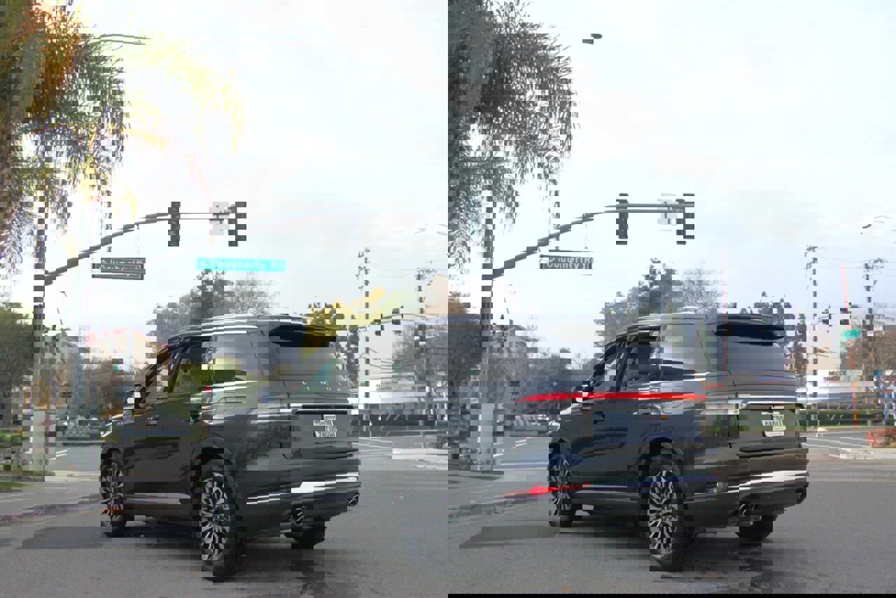 Used 2022 Lincoln Aviator Reserve image 8