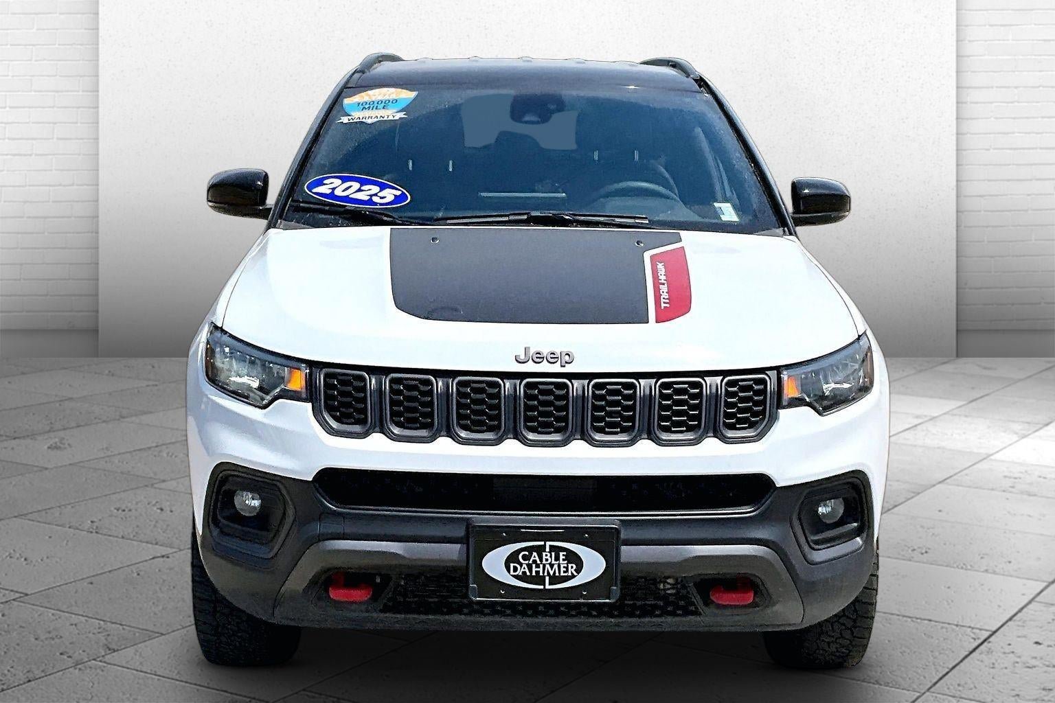 Used 2025 Jeep Compass Trailhawk AWD/4WD image 2