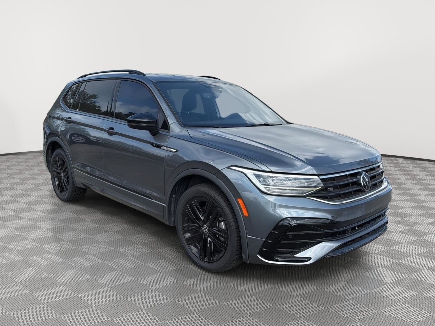 Used 2022 Volkswagen Tiguan SE R-Line image 7