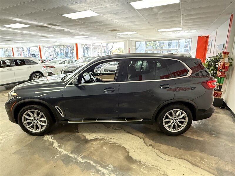 Used 2021 BMW X5 sDrive40i w/ Premium Package image 4