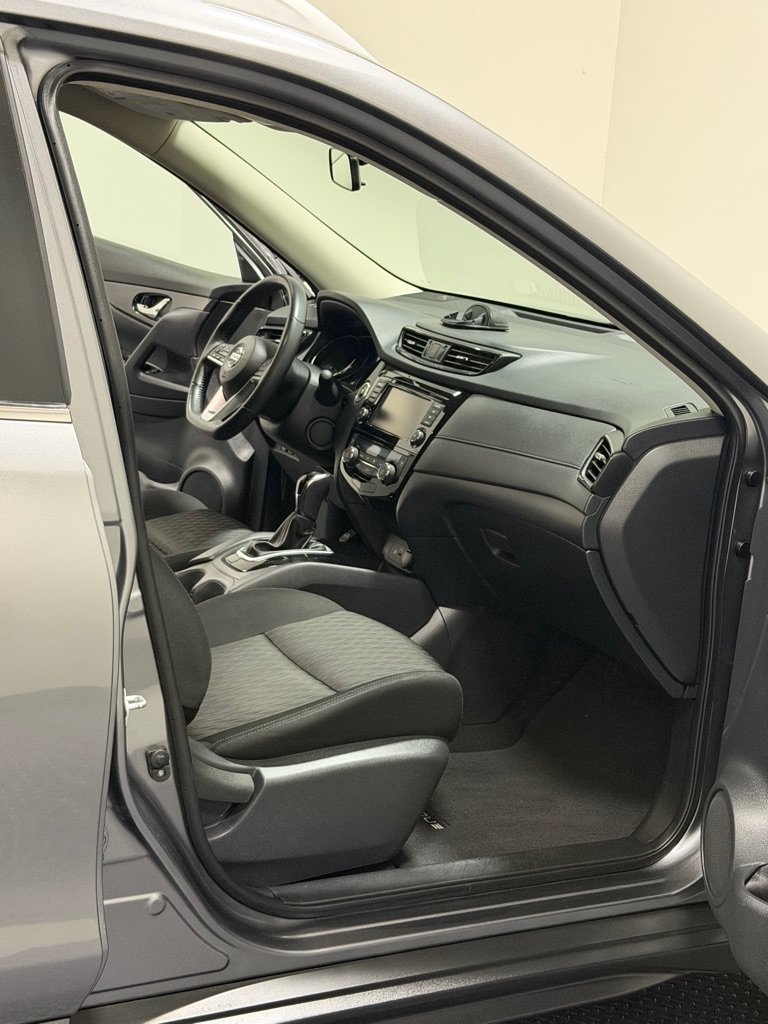 Used 2018 Nissan Rogue SV AWD/4WD image 11
