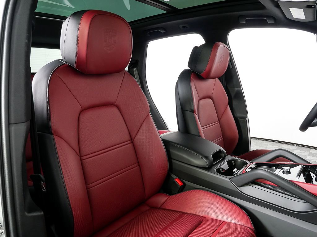 Certified 2024 Porsche Cayenne AWD/4WD image 24