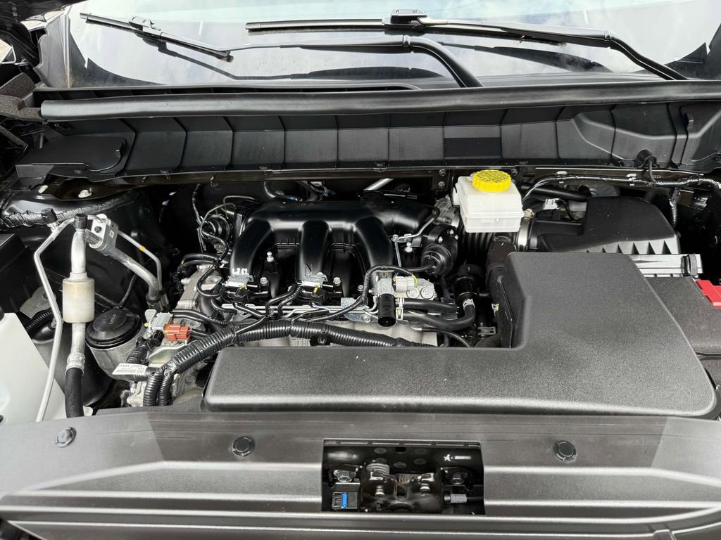 Used 2025 Nissan Pathfinder SV image 28