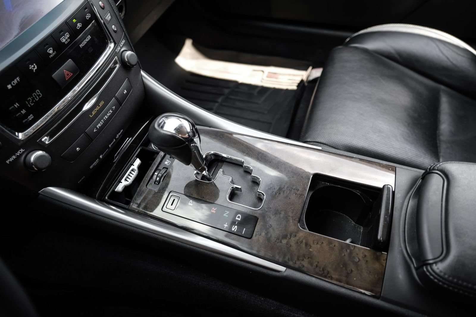 Used 2013 Lexus IS 250C RWD image 21