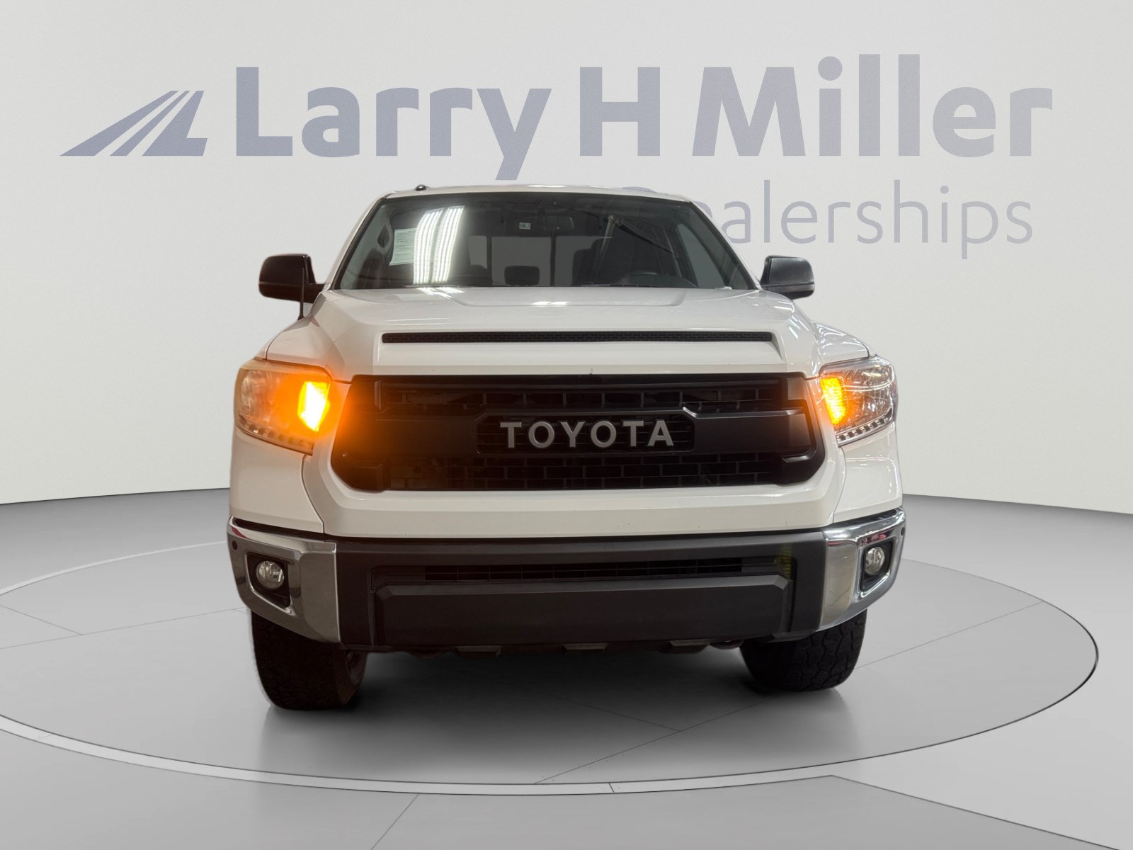 Used 2016 Toyota Tundra SR5 w/ TRD Off Road Package AWD/4WD image 8