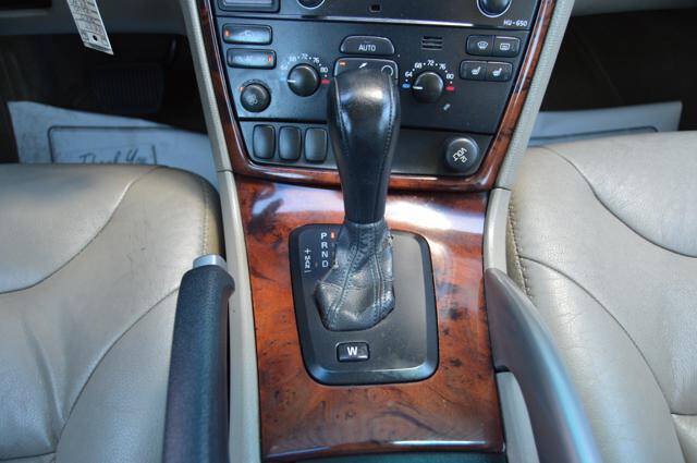 Used 2005 Volvo XC70 AWD/4WD image 24