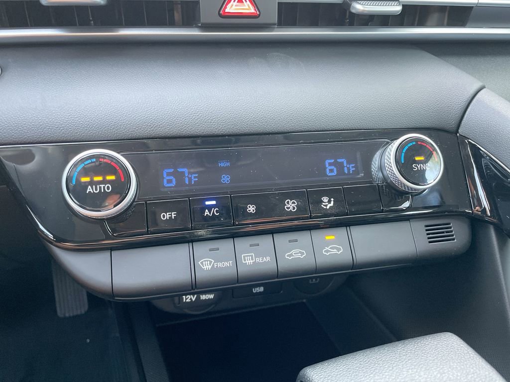 Used 2025 Hyundai Elantra Blue image 44