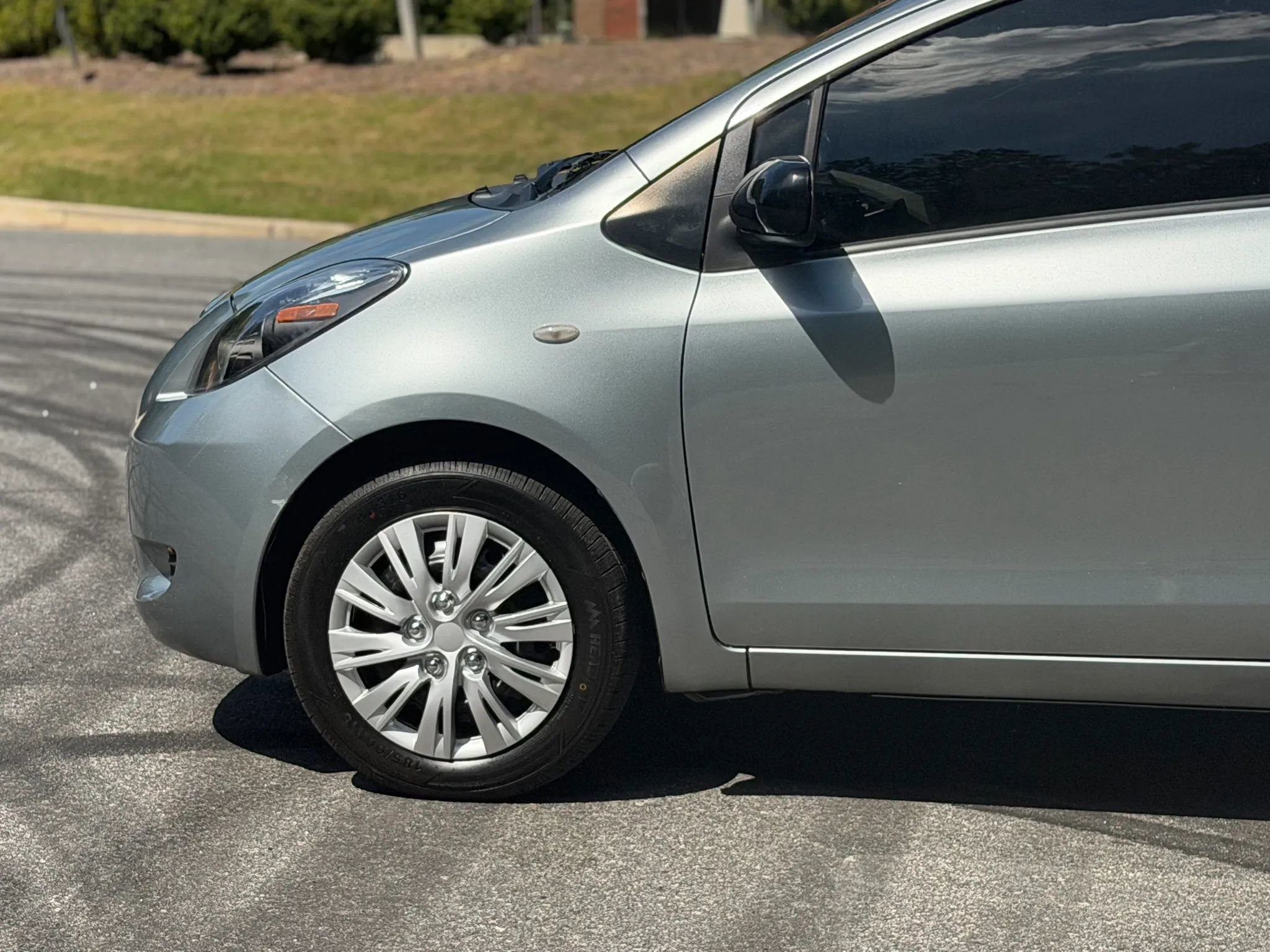 Used 2007 Toyota Yaris 2-Door Hatchback FWD image 7