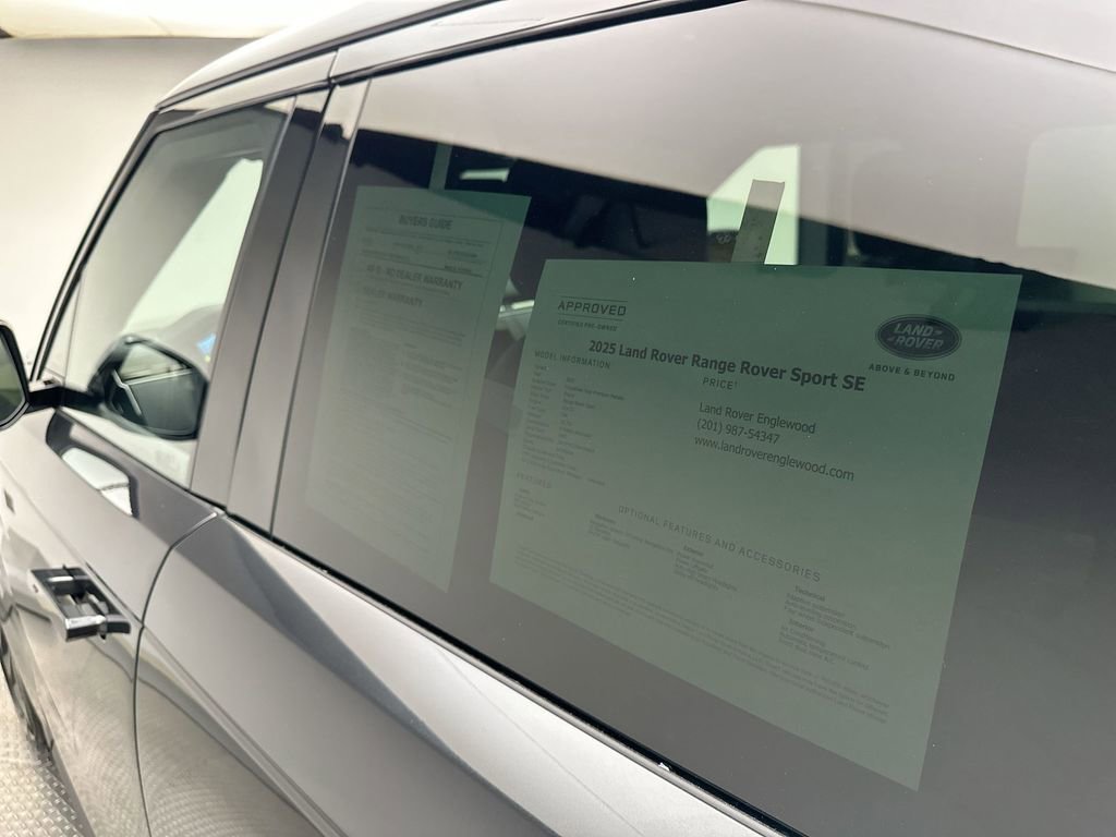 Used 2025 Land Rover Range Rover Sport SE image 32