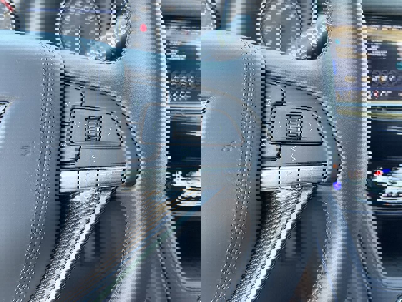 Certified 2025 Cadillac XT6 Premium Luxury w/ Platinum Package image 23