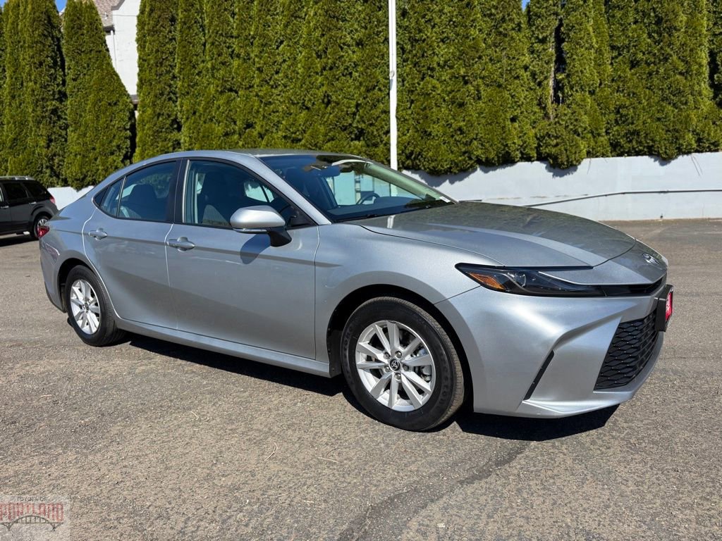 Used 2025 Toyota Camry LE w/ Convenience Package image 1