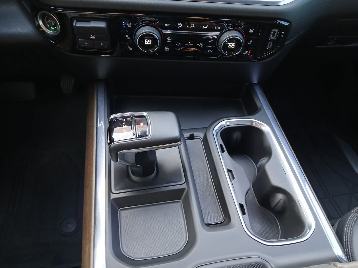 Used 2023 Chevrolet Silverado 1500 High Country w/ High Country Premium Package AWD/4WD image 39