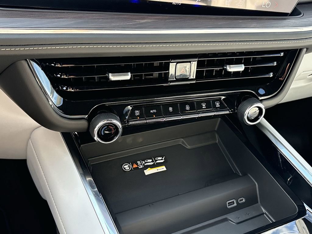 New 2026 Chevrolet Suburban Premier image 19