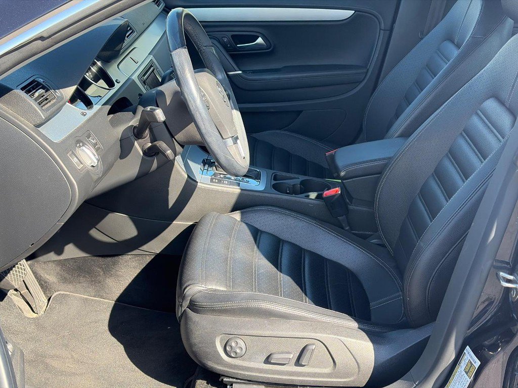 Used 2011 Volkswagen CC Lux FWD image 4