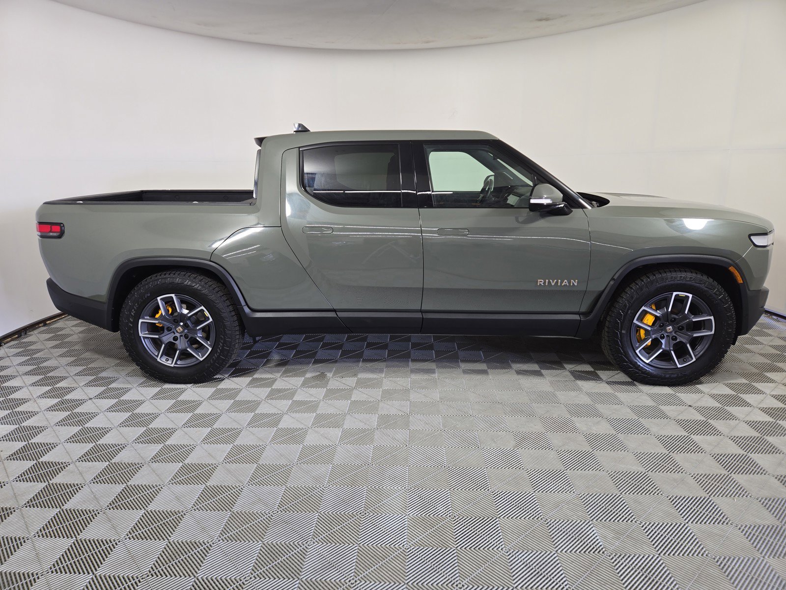 Used 2022 Rivian R1T Launch Edition image 6