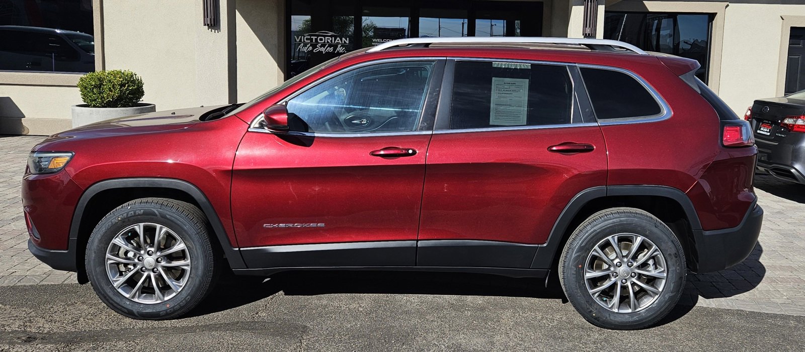 Used 2020 Jeep Cherokee Latitude Plus w/ Trailer Tow Group image 2