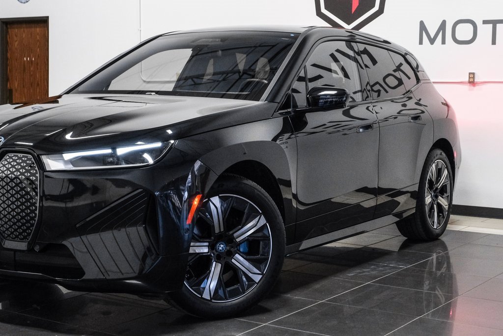 Used 2025 BMW iX xDrive50 image 9