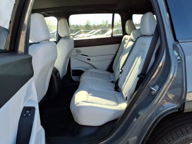 New 2027 Jeep Cherokee Overland AWD/4WD image 30