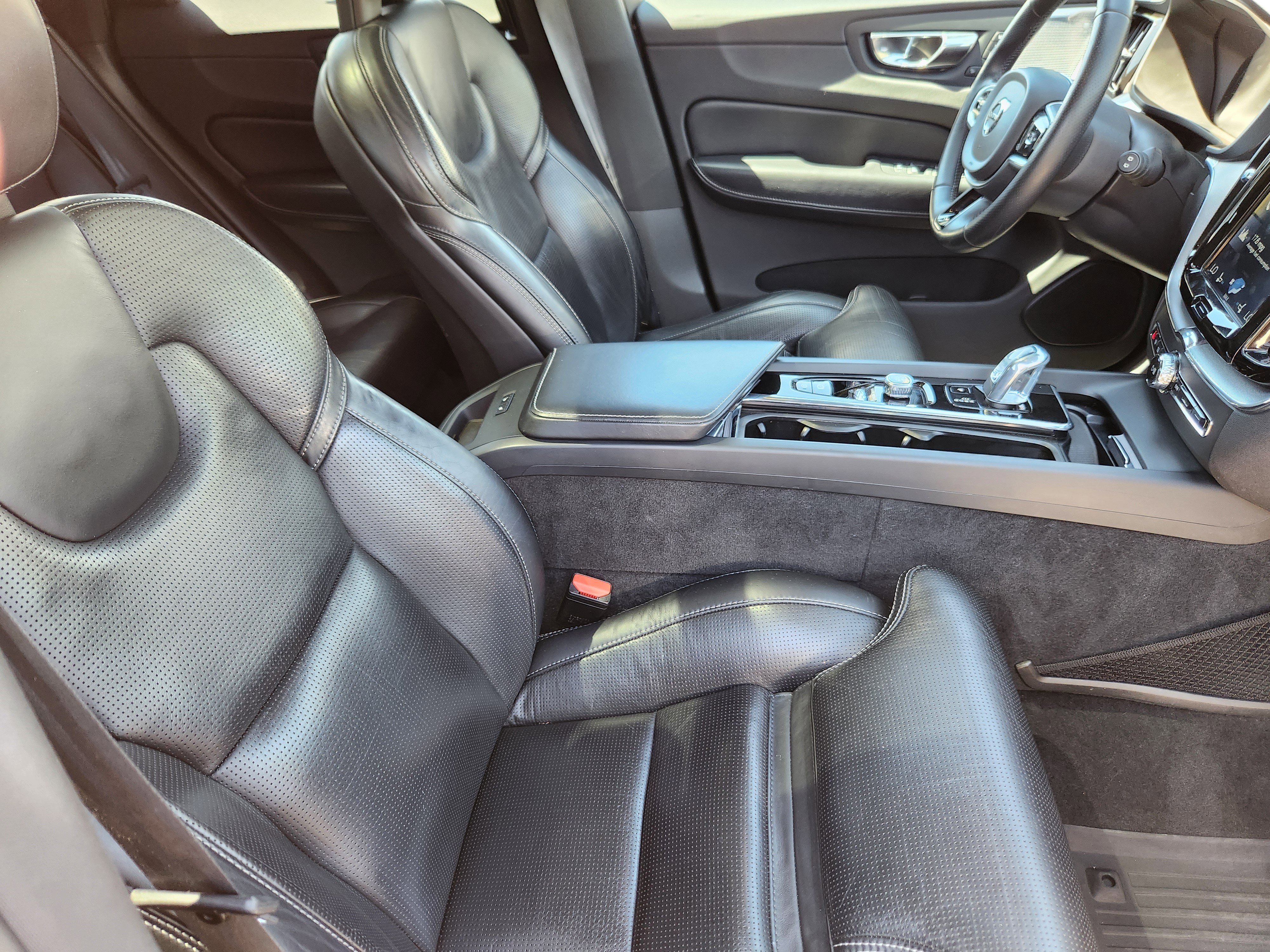 Used 2018 Volvo XC60 T8 Inscription w/ Luxury Seat Package AWD/4WD image 11