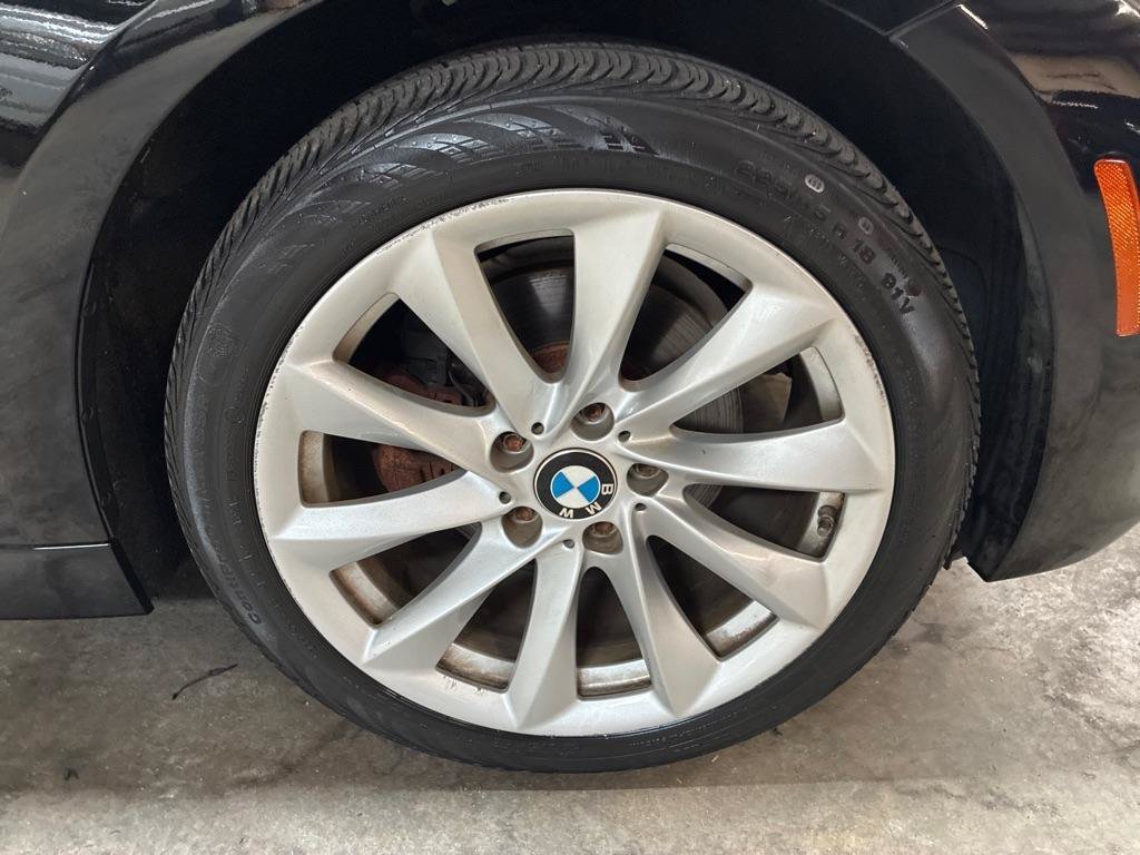 Used 2018 BMW 320i Sedan RWD image 4