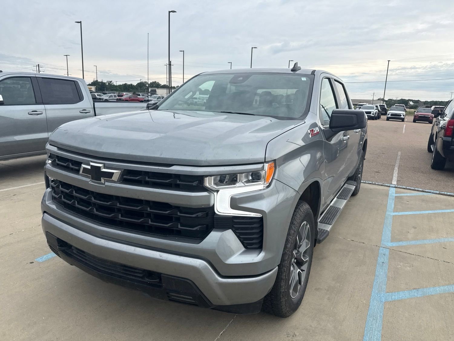 Used 2024 Chevrolet Silverado 1500 RST w/ Z71 Off-Road Package AWD/4WD image 1