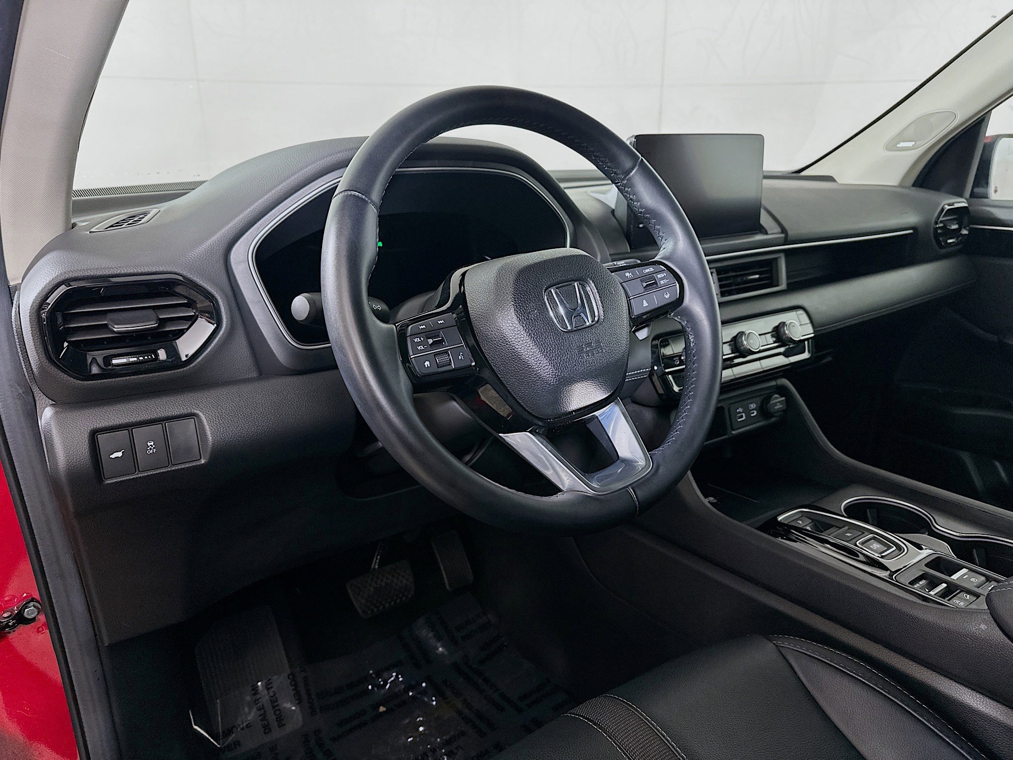 Used 2025 Honda Pilot Touring image 9