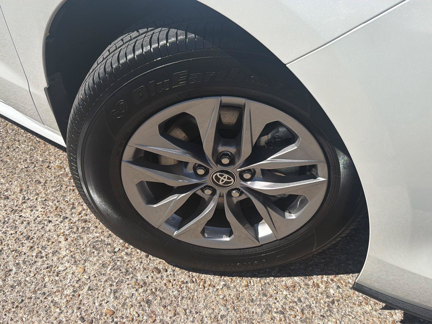 Certified 2026 Toyota Sienna XLE FWD image 9