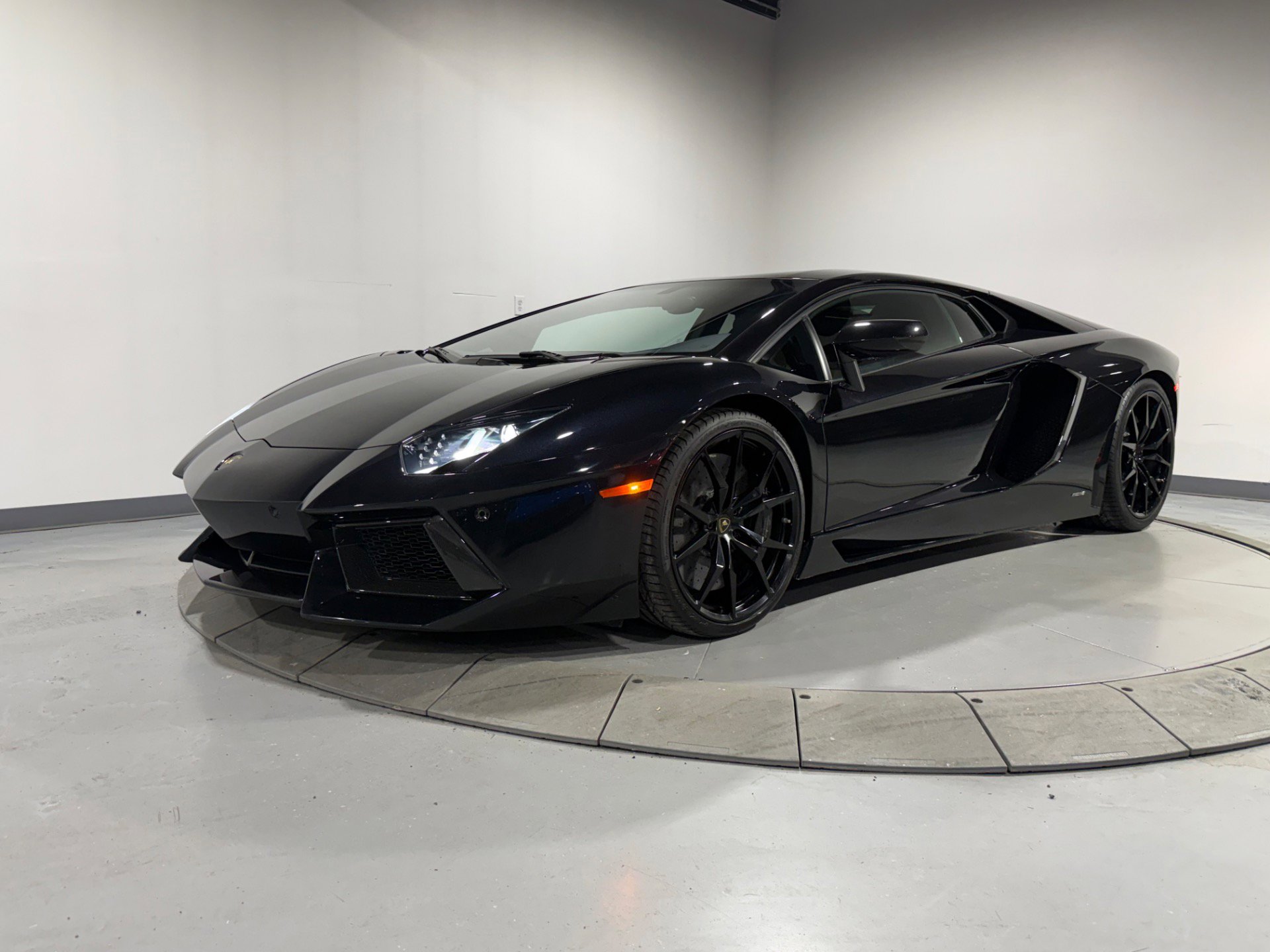 Used 2014 Lamborghini Aventador LP 700-4 image 3