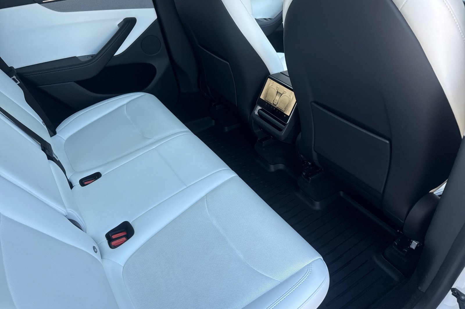 Used 2026 Tesla Model Y Long Range AWD/4WD image 34