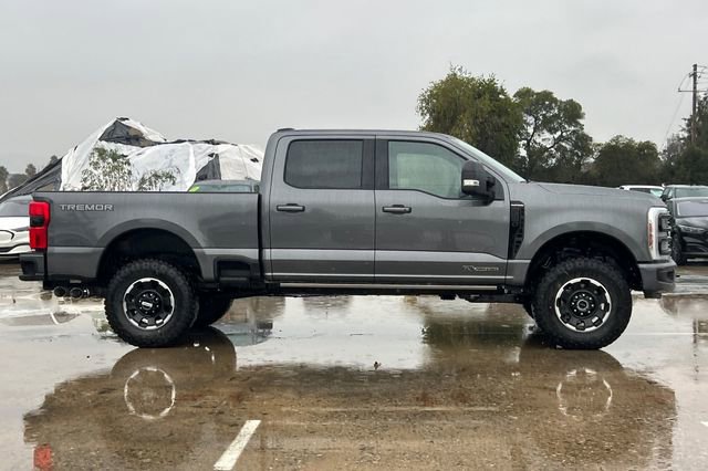 New 2026 Ford F350 Platinum w/ Tremor Off-Road Package image 3