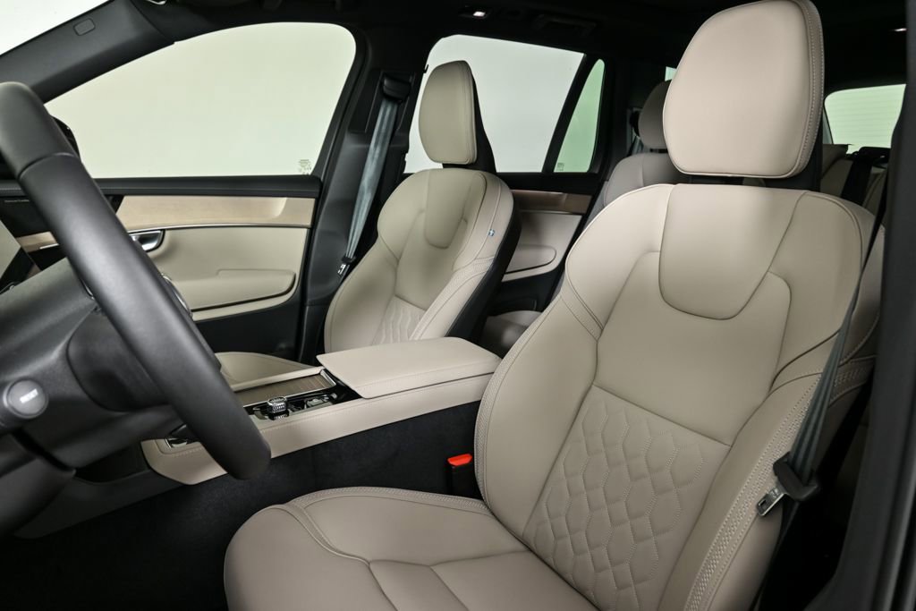 Certified 2026 Volvo XC90 B6 Plus w/ Protection Package Premier image 7