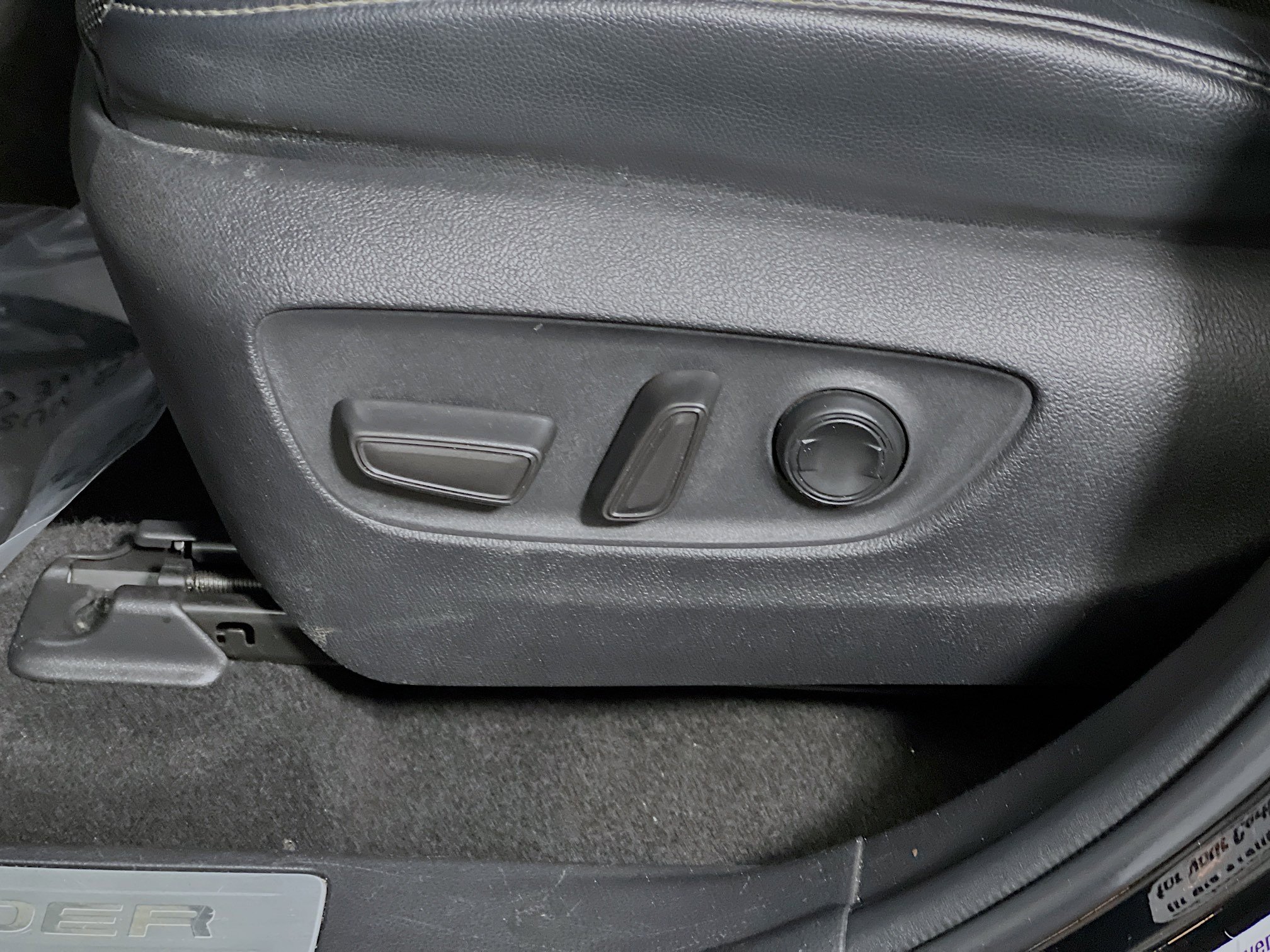 Used 2023 Toyota Highlander Limited image 16