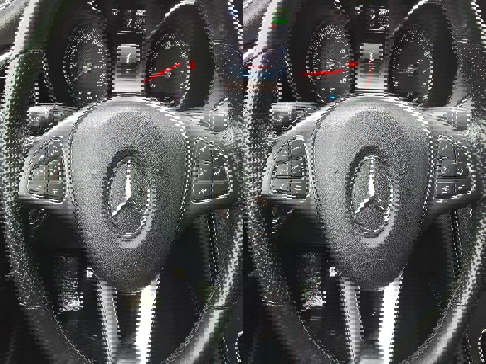 Used 2019 Mercedes-Benz GLC 350e 4MATIC image 13