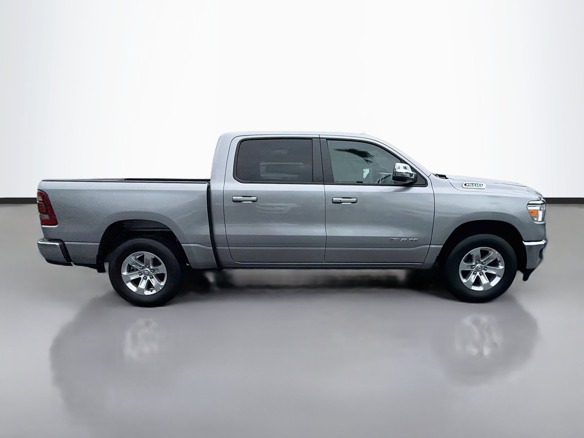 Used 2024 RAM 1500 Laramie AWD/4WD image 6
