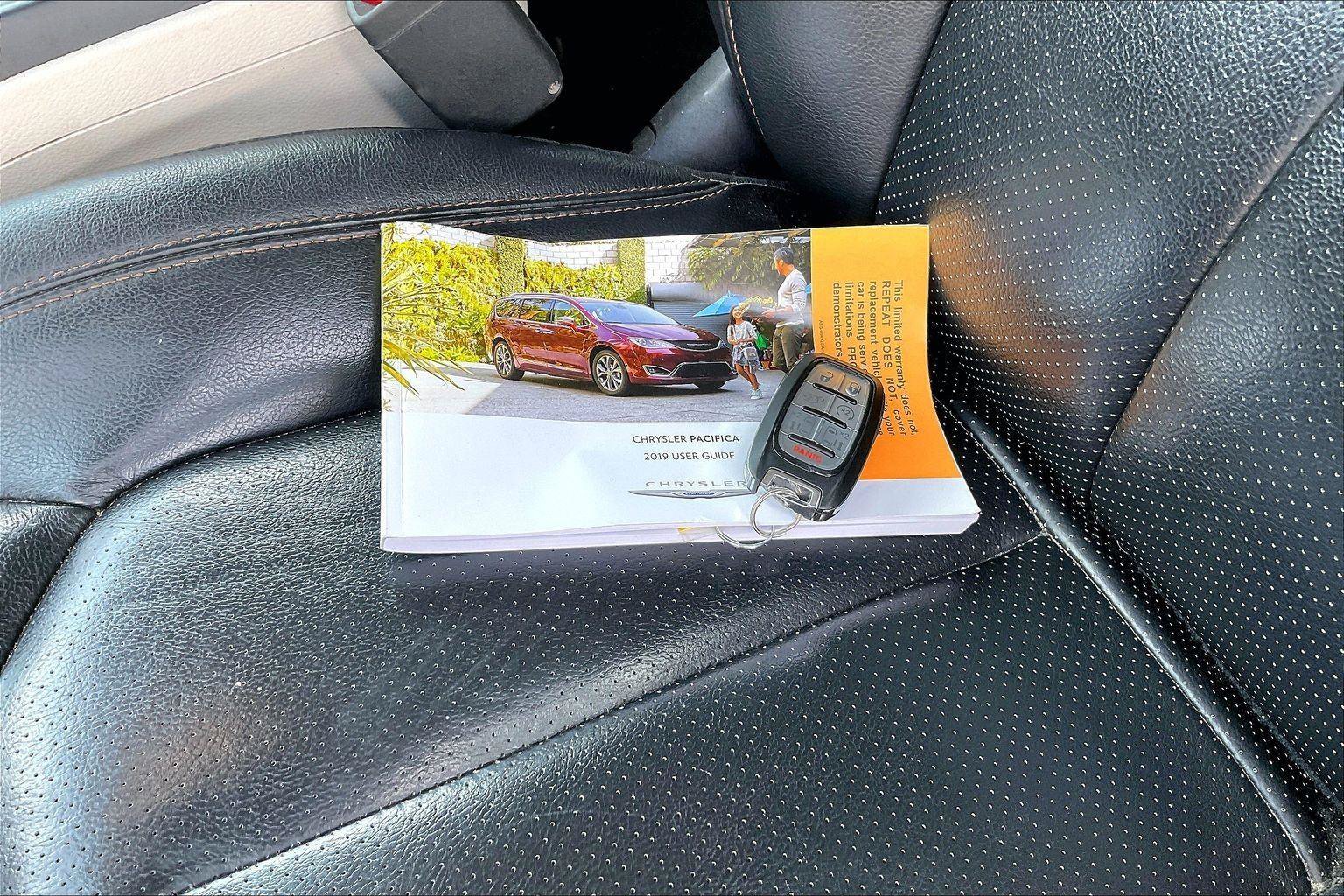 Used 2019 Chrysler Pacifica Touring-L w/ Tire & Wheel Group FWD image 11