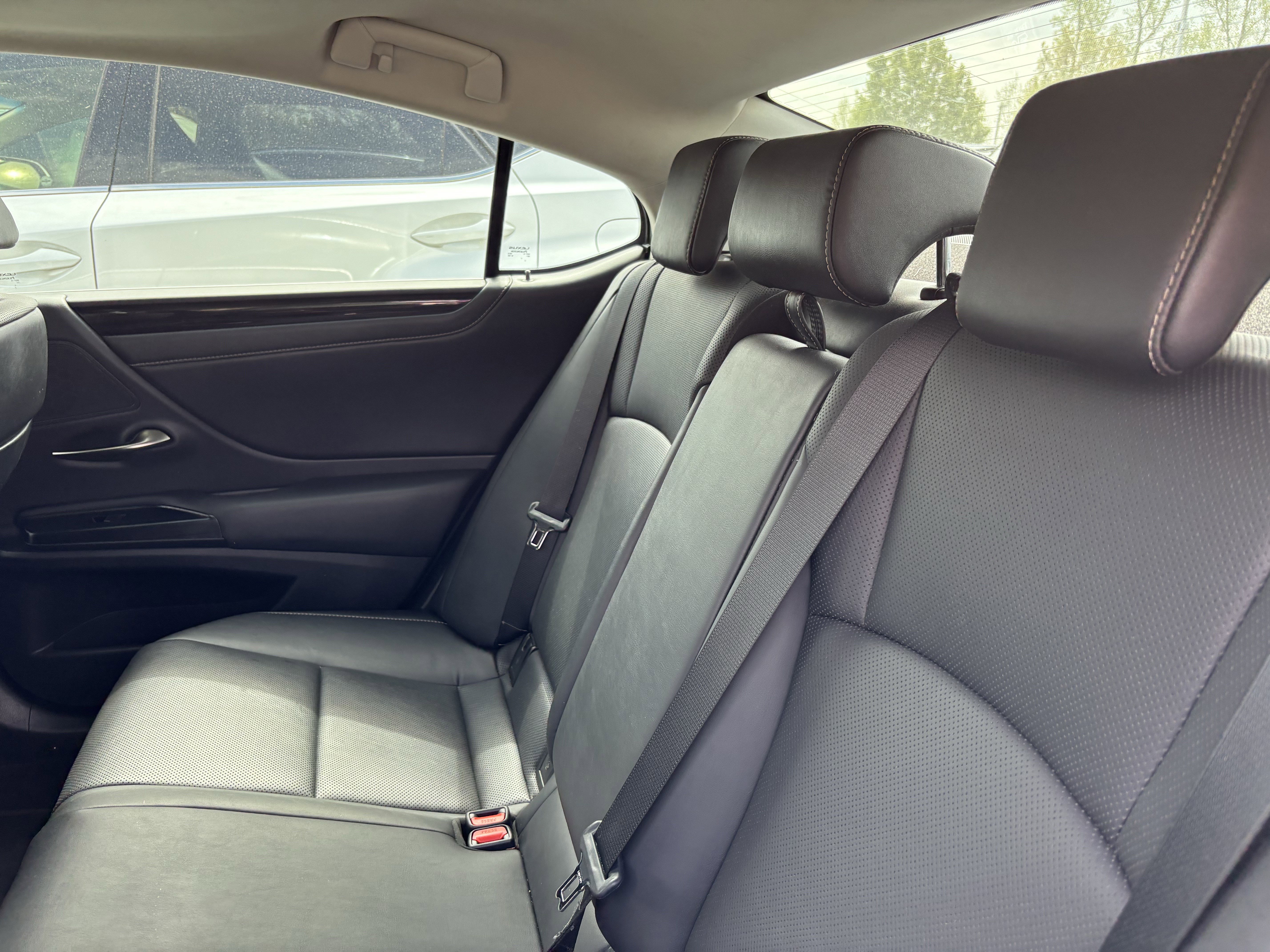 Used 2021 Lexus ES 300h w/ Premium Package image 32