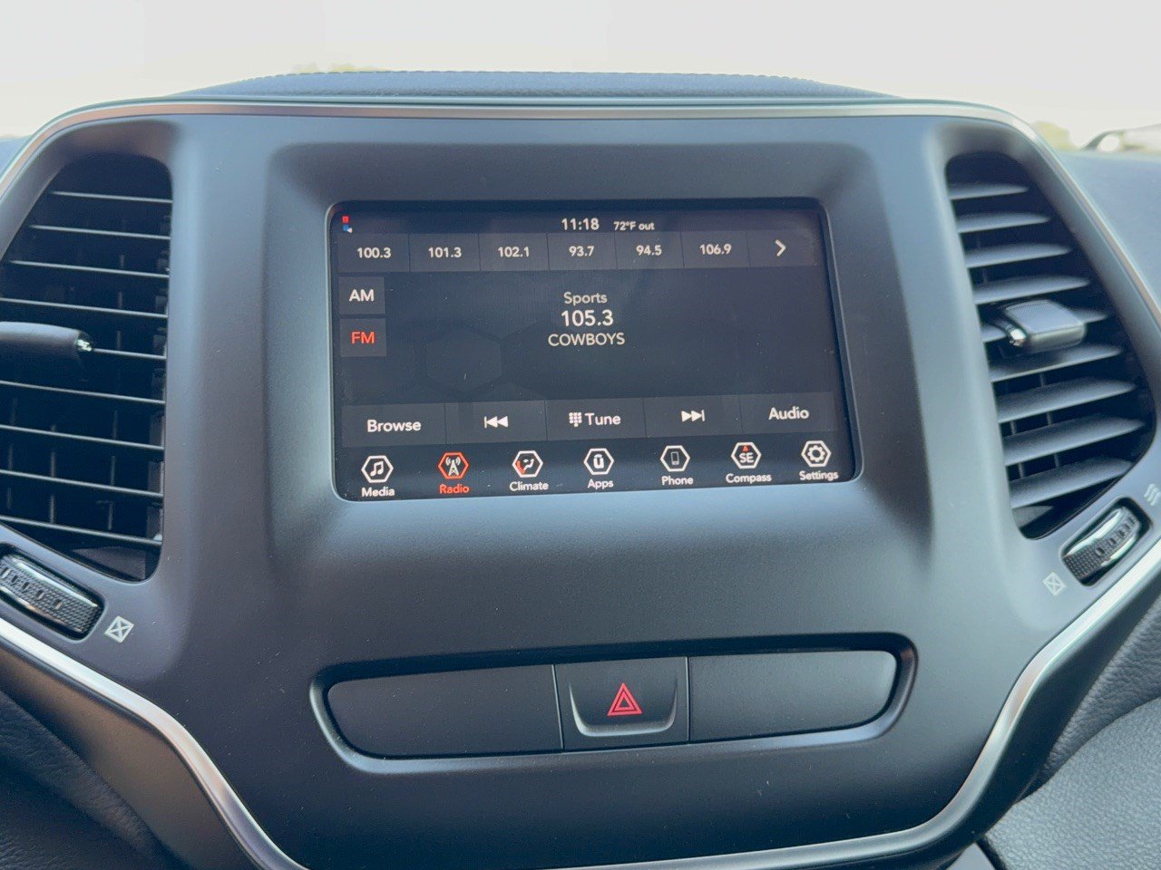 Used 2019 Jeep Cherokee Latitude w/ Popular Appearance Group AWD/4WD image 23