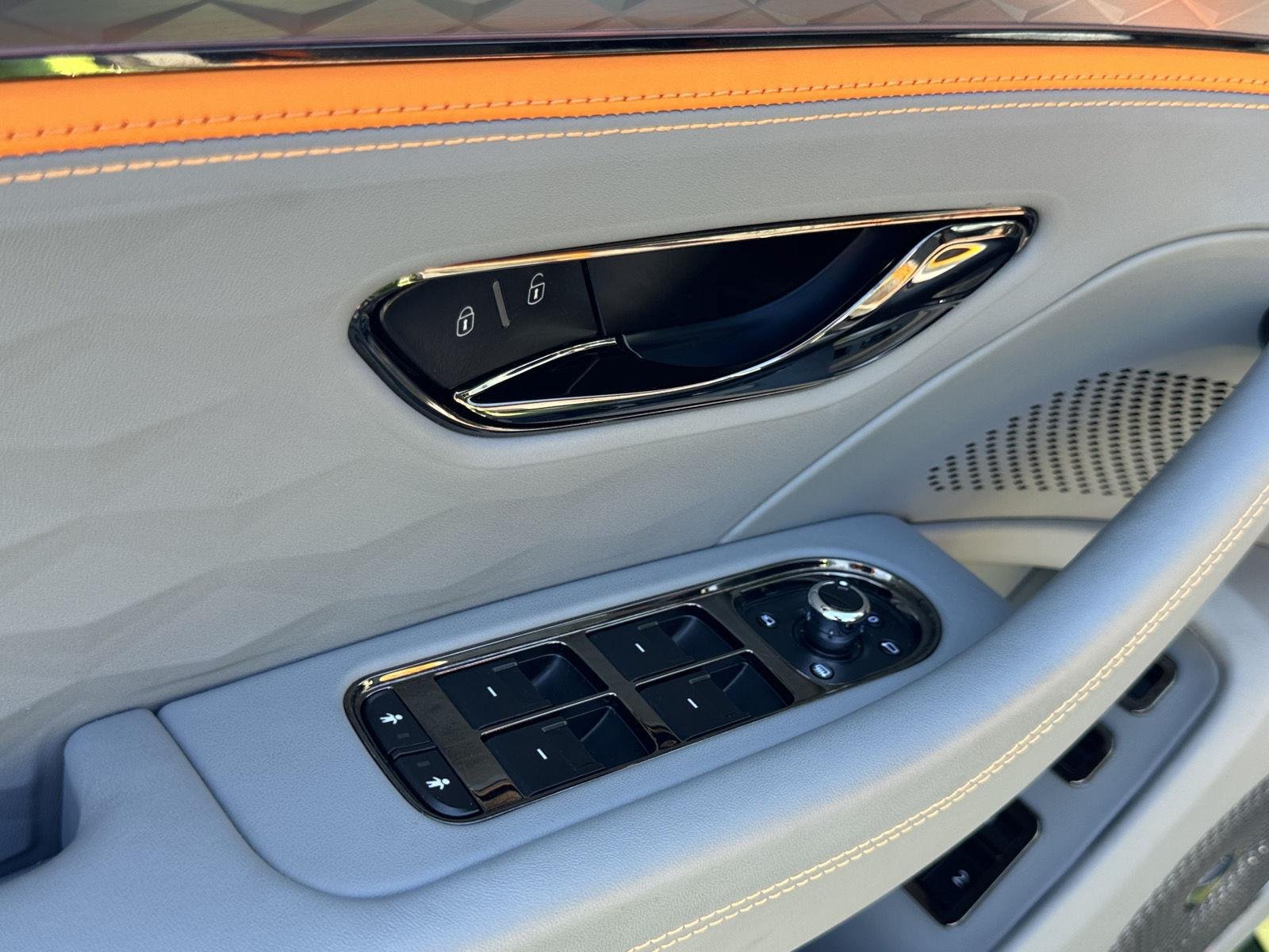 New 2025 Bentley Flying Spur Plug-In Hybrid AWD/4WD image 16