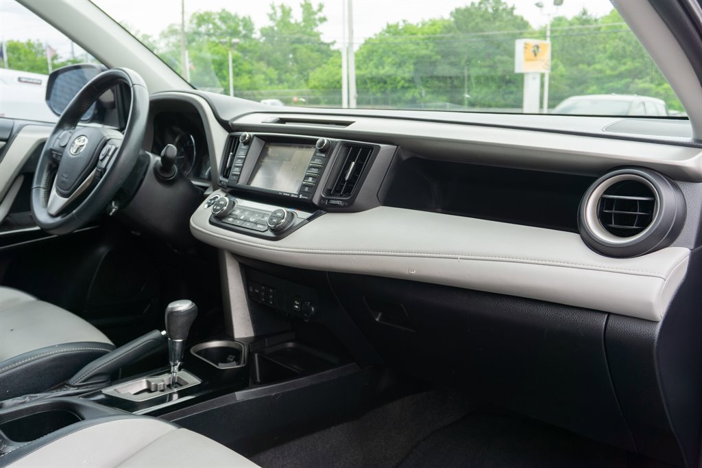 Used 2016 Toyota RAV4 Limited image 32