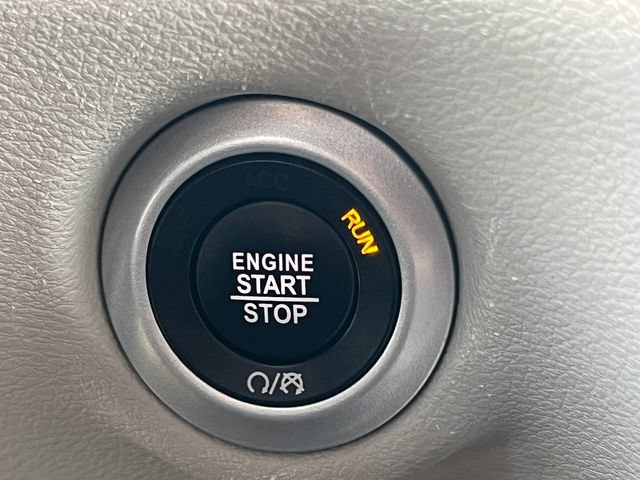 Used 2023 Chrysler Pacifica Touring-L FWD image 31