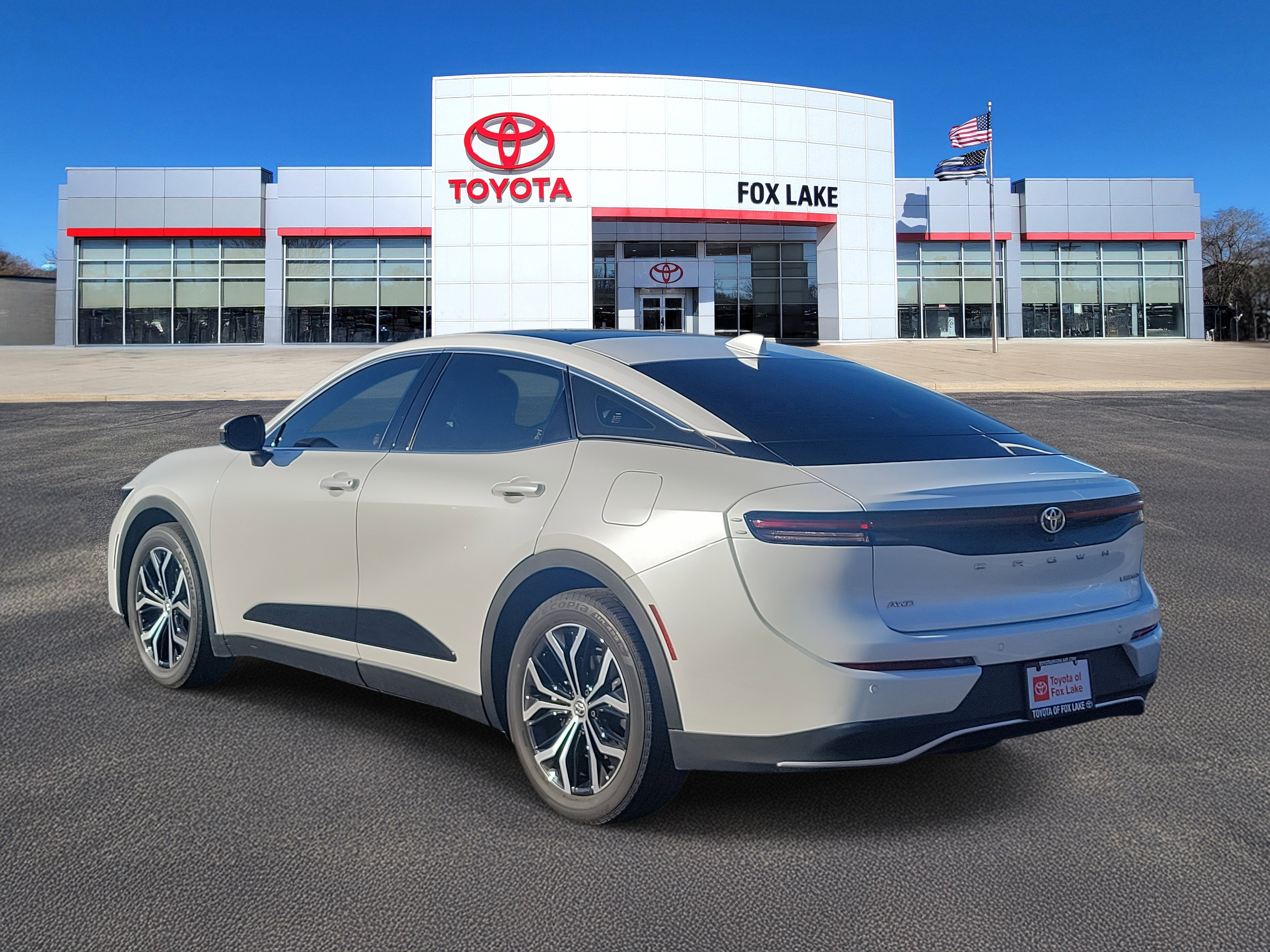 Used 2023 Toyota Crown Limited image 3