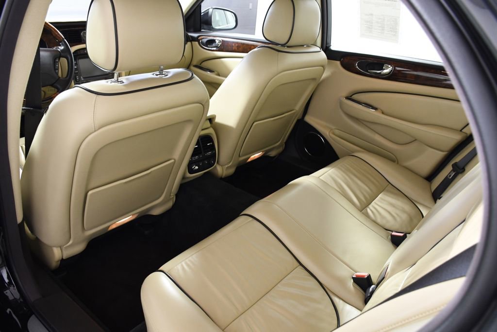 Used 2009 Jaguar XJ8 image 34