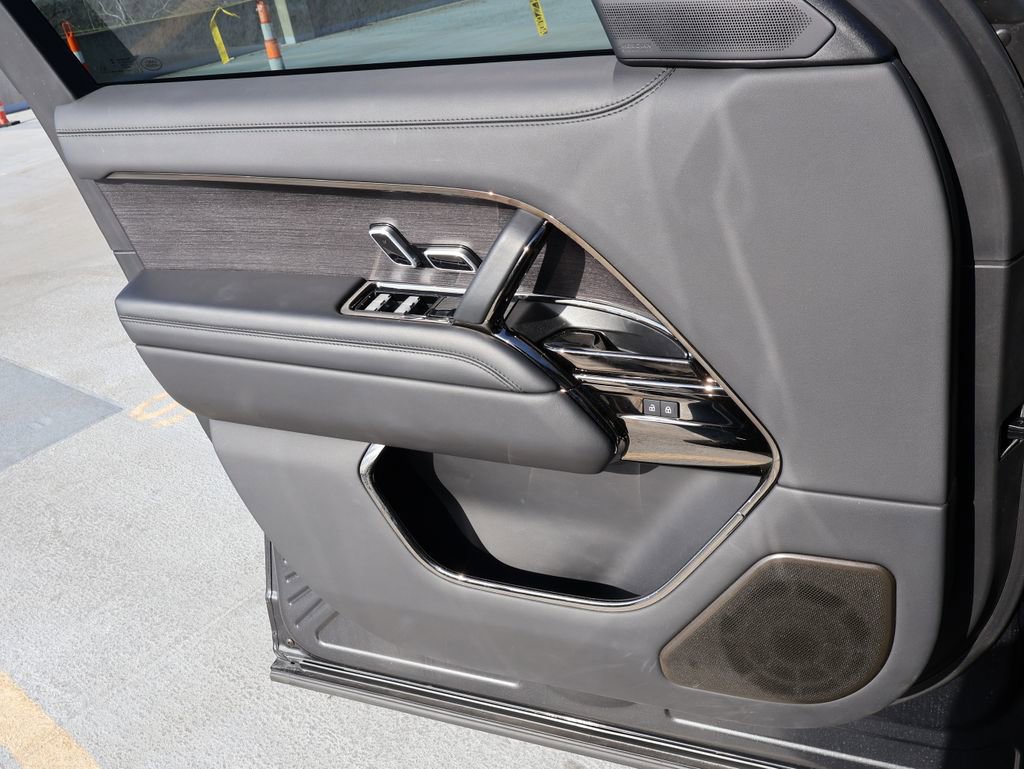 Certified 2023 Land Rover Range Rover SV image 4